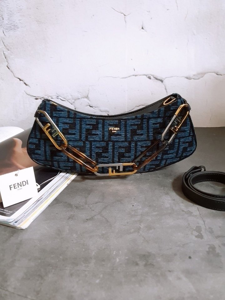 (국내발송) FD 펜디 오 락 스윙 숄더