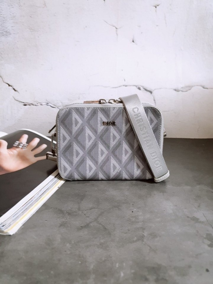 (국내발송)  DO 디올 메신저 파우치