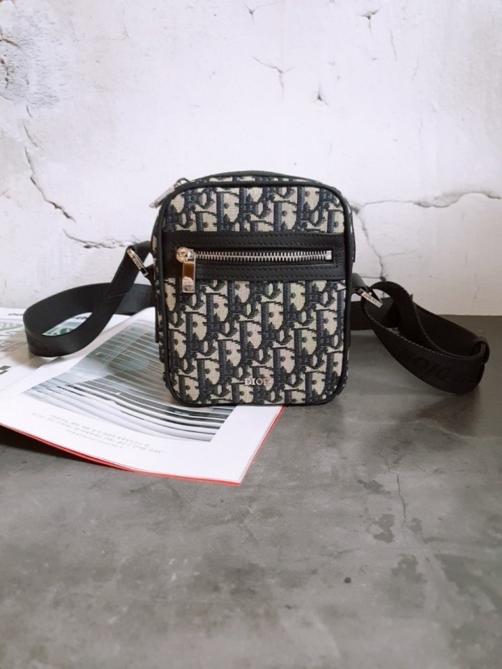 (국내발송) DO 디올 메신저 파우치 오블리크 캔버스