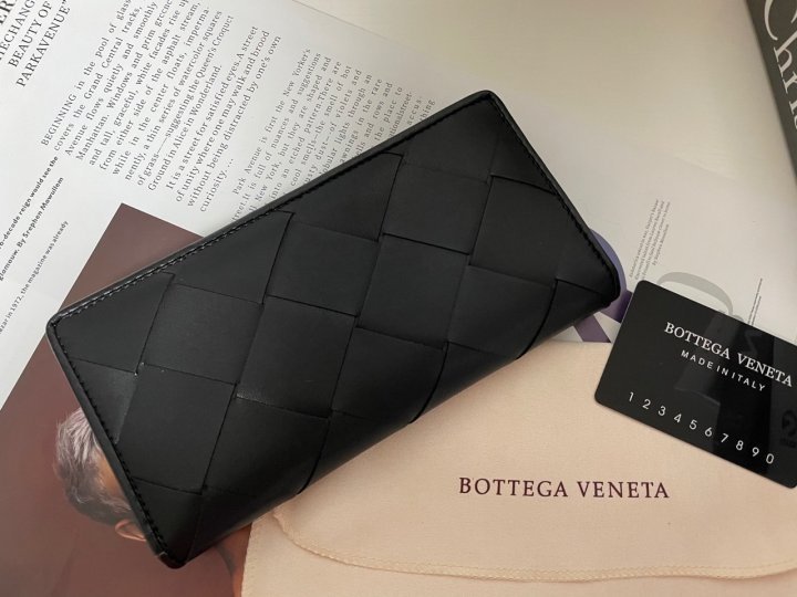 (국내발송) BT 보테가베네타 인트레치아토  장지갑