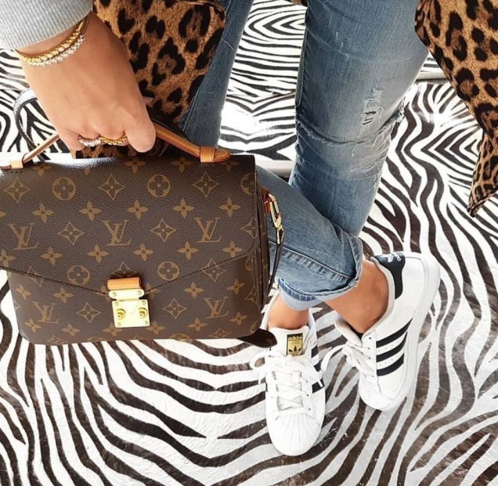 (국내발송) LV 루이비통 포셰트메티스