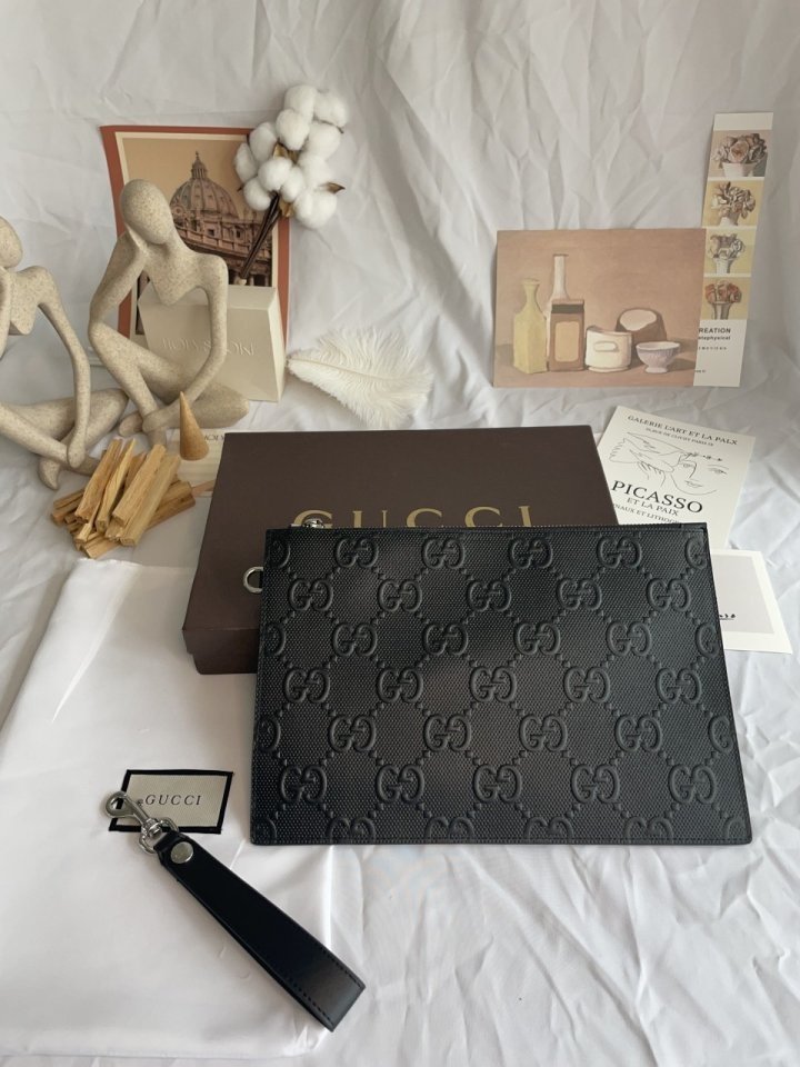 (국내발송) GC 구찌 엠보싱 파우치