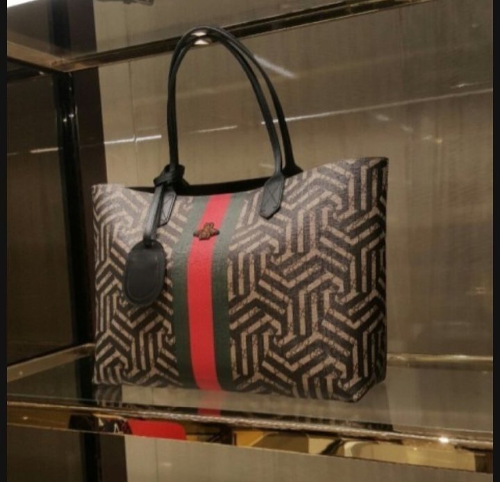 (국내발송) GC 구찌 칼레이도 쇼퍼백