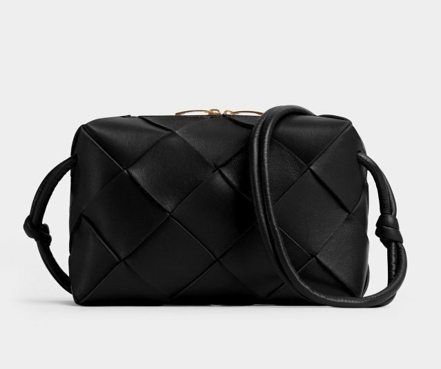 (국내발송) BT 보테가베네타 카세트 크로스바디백 라지 블랙