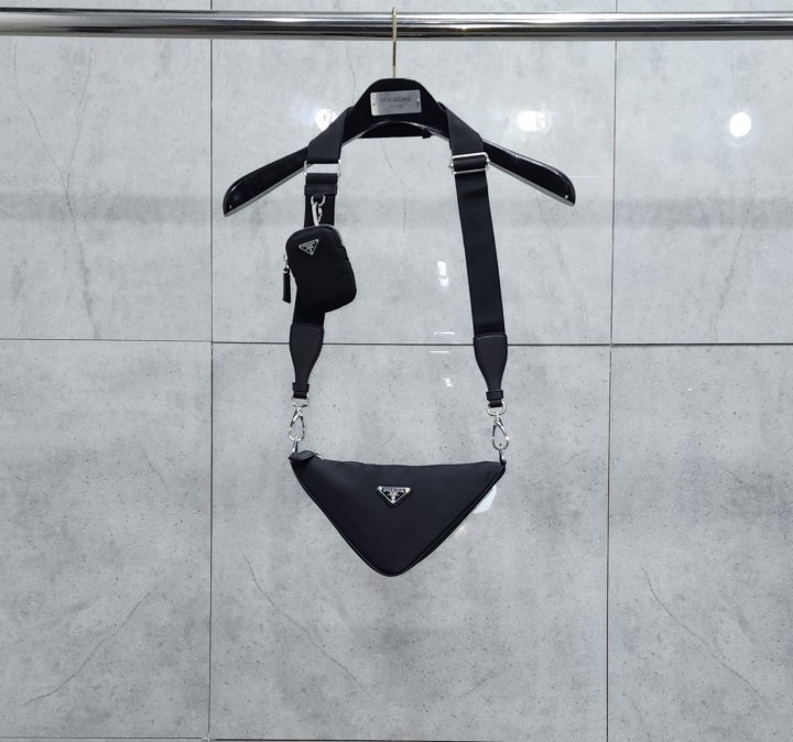 (국내발송) PD 프라다 리나일론 트라이앵글 크로스백