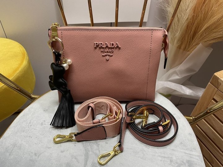 (국내발송) PD 프라다 모노크롬 크로스백 곰돌이키링 증정