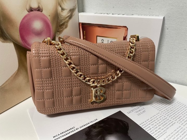 (국내발송) BB 버버리 킐팅 롤라백