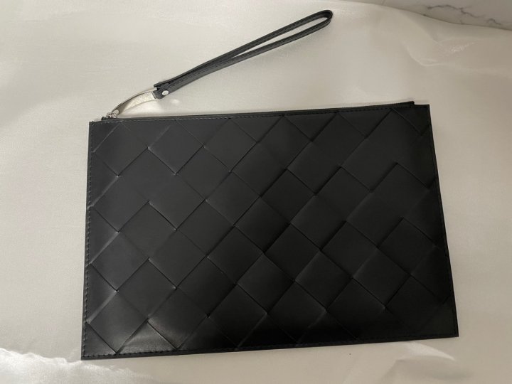 (국내발송) BT 보테가베네타 인트레치아토 나파 파우치