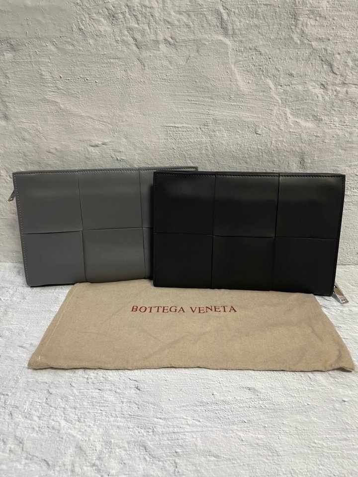 (국내발송) BT 보테가베네타 빅 인트레치아토 아르코 클러치