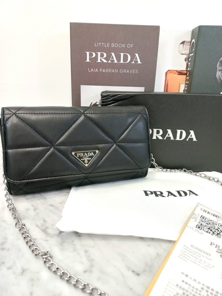 (국내발송) PD 프라다 삼각로 체인 크로스백
