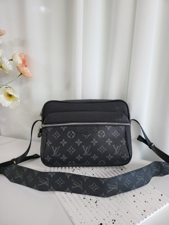 (국내발송) LV 루이비통 앞포켓 메신저 크로스백