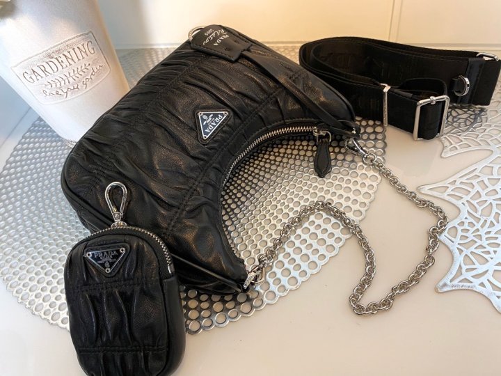 (국내발송) PD 프라다 테수토 고프레 체인 스트랩