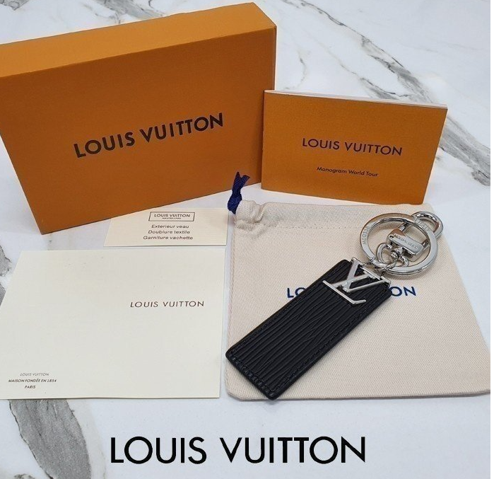 (국내) LV 루이비통 에피 탭 블루 블랙 백 참 & 키 홀더