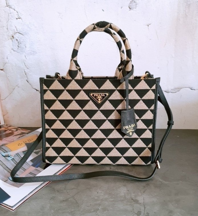 (국내) PD 프라다 심볼 자카드 토트