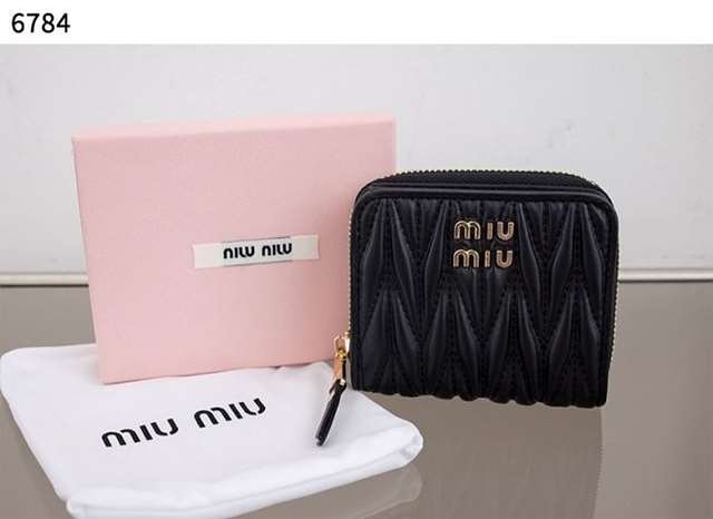 MU 미우미우 수입고급 마테라쎄 나파 반지갑