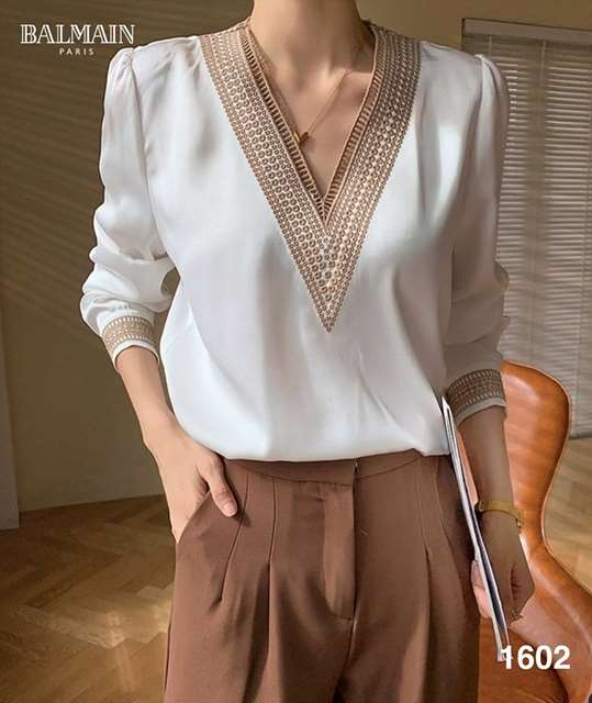 BM 발망 브이 블라우스