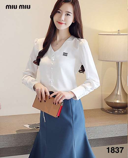 MU 미우미우 단추 포인트 블라우스