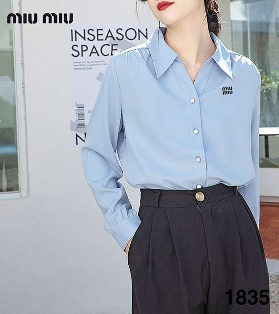 MU 미우미우 브이 카라넥 블라우스