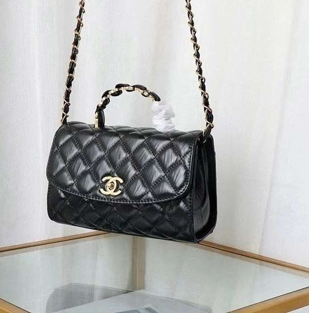 CN 샤넬 시즌 램스킨 & 골드 메탈 탑핸들 플랩백?