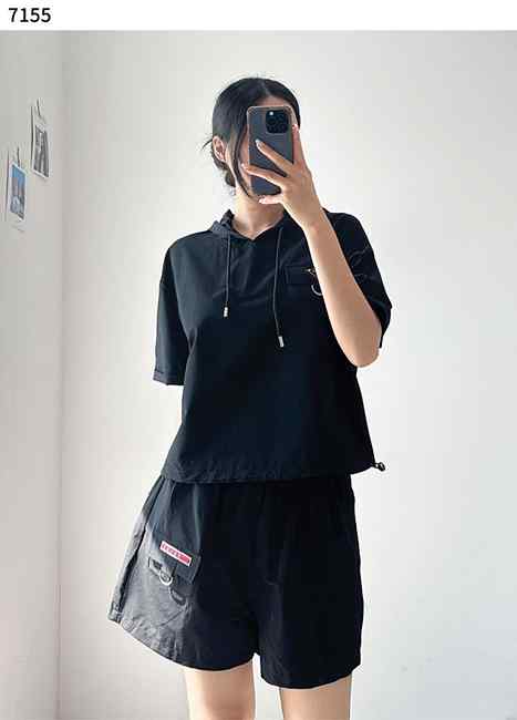 PD 프라다 리나일론 삼각로고 반팔 후디 & 숏팬츠 세트