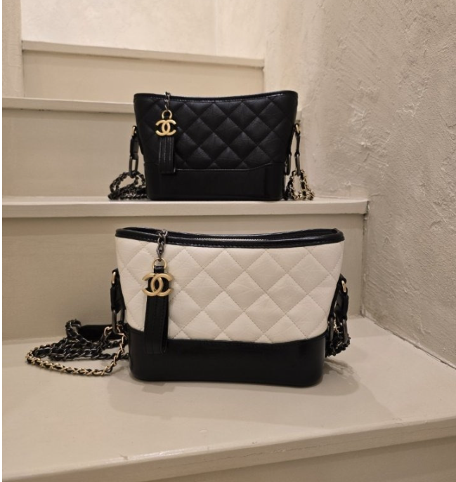 CN 샤넬 가브리엘 스몰 호보백 빈티지 카프스킨 