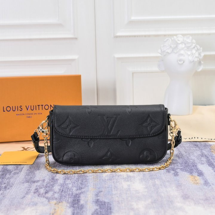 LV 루이비통 월릿 온 체인 아이비 앙프레드 블랙(M82154)  