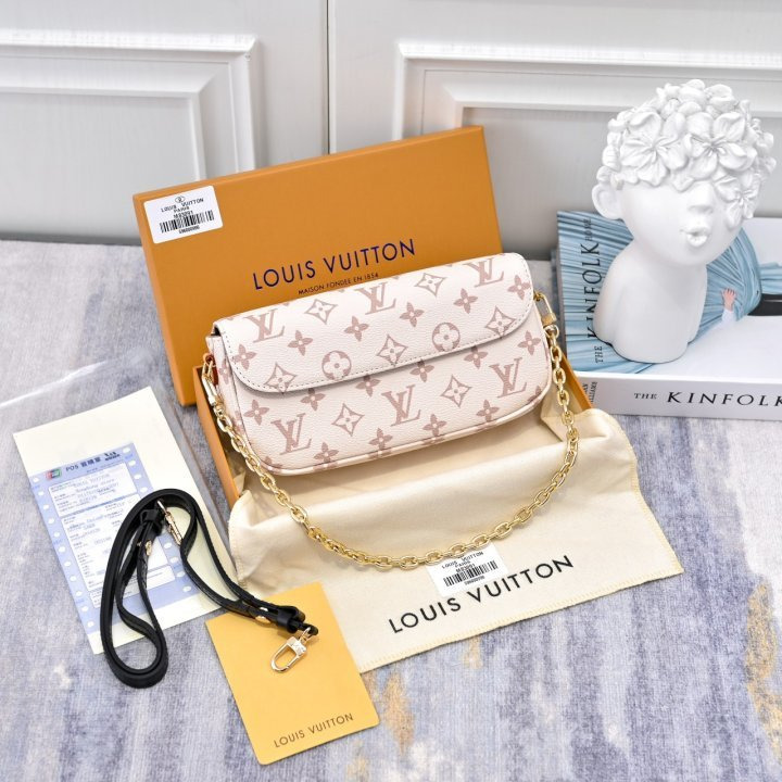 LV 루이비통 월릿 온 체인 아이비 듄(M83091) 