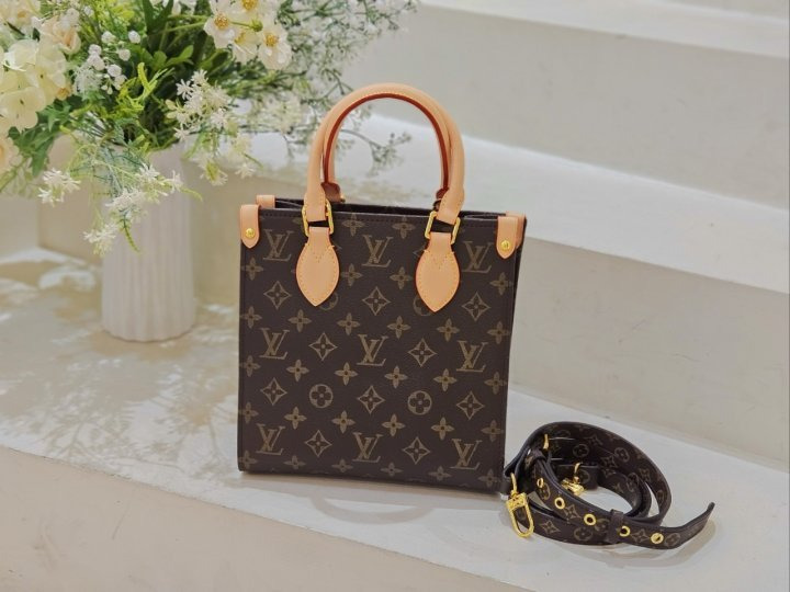 LV 루이비통 삭플라 BB  