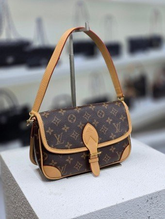 LV 루이비통 다이앤 숄더백