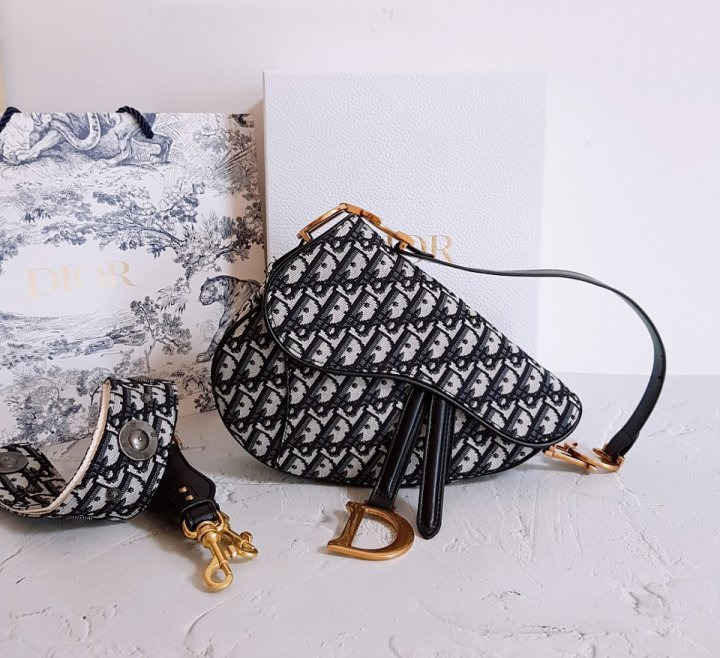 DO 디올 [ 고급 ] 오블리크 클래식 네이비 미듐 새들백