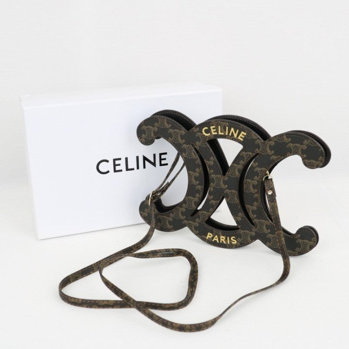 CL 셀린느 핸드폰 케이스 스트랩?