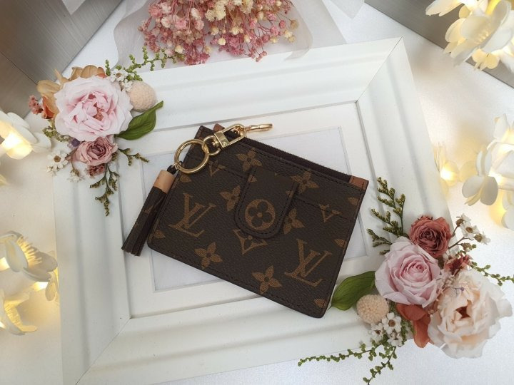 LV 루이비통 태슬지갑 ​ 