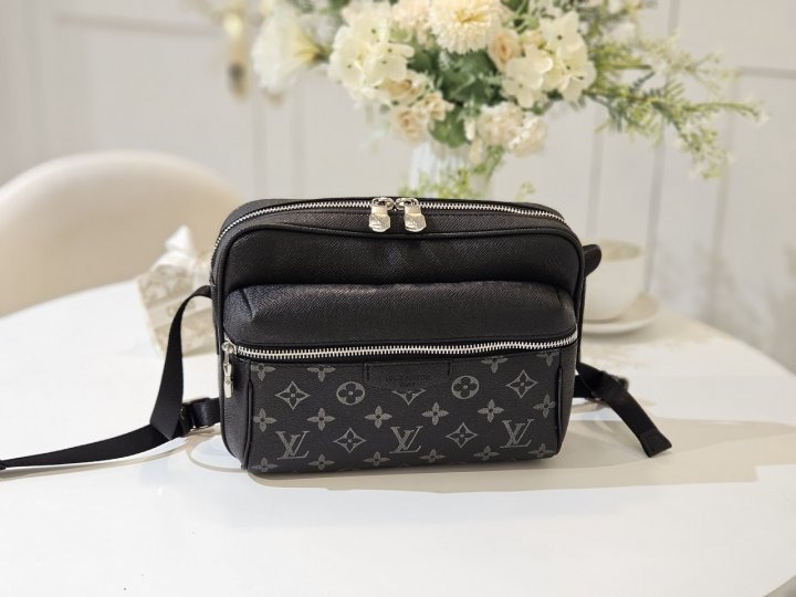 LV 루이비통 앞포켓 메신저 크로스백 