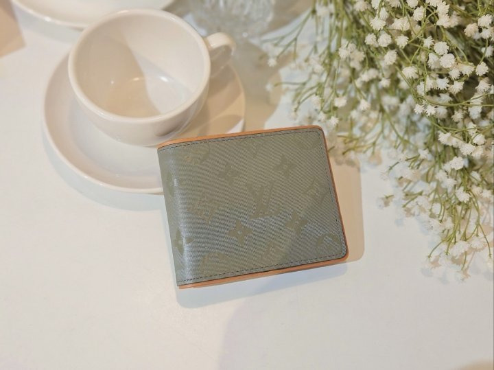 LV 루이비통 모노그램 티타늄 캔버스 멀티플월릿(m63297) 