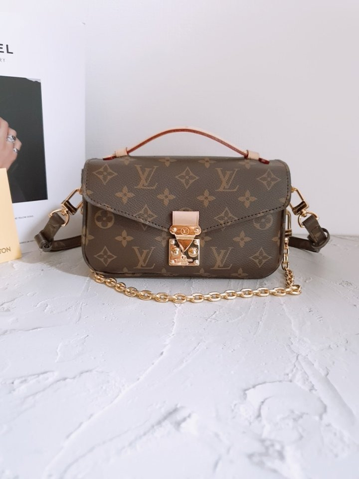 LV 루이비통 포쉐트 메티스 이스트 웨스트 1 