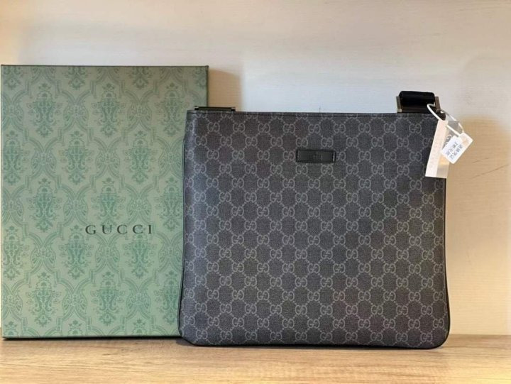 GC 구찌  pvc 크로스 검정 