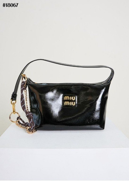 MU 미우미우 나플락 페이던트 레더 토트백