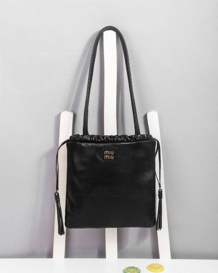 MU 미우미우 조이 가죽백 