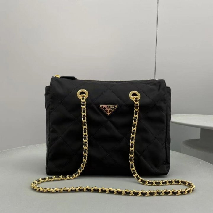 PD 프라다 퀄팅 체인 숄더백 