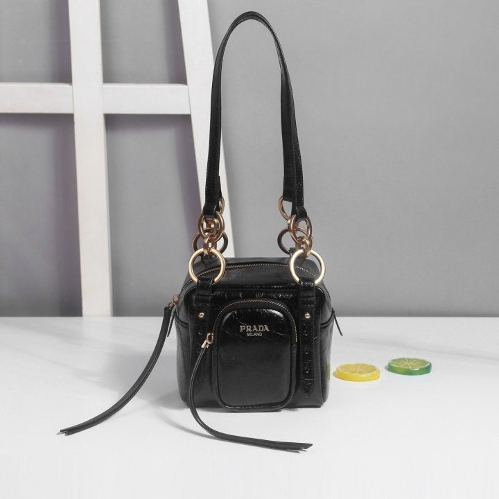 PD 프라다 댕글백 미니  