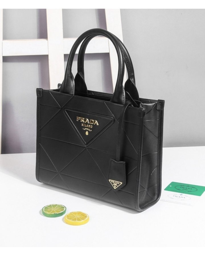 PD 프라다 심볼 가죽토트백 