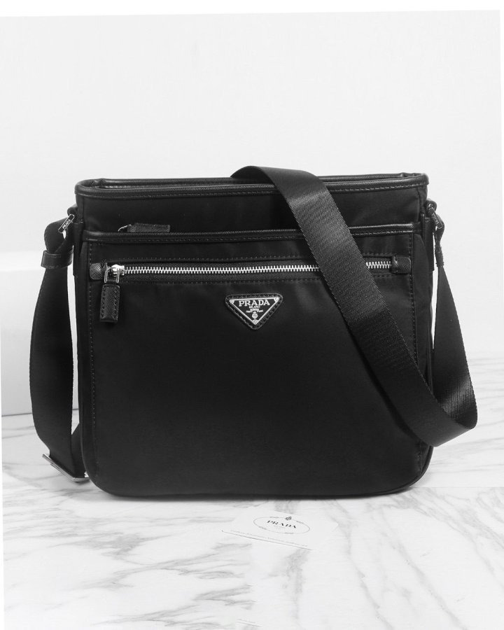 PD 프라다 앞지퍼 크로스 