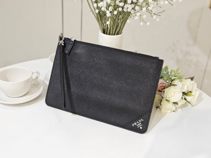PD 프라다 사피아노 클러치 