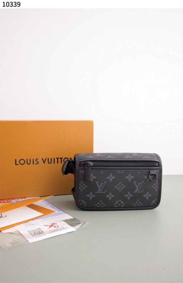 LV 루이비통 보스포어 웨어러블 월릿  