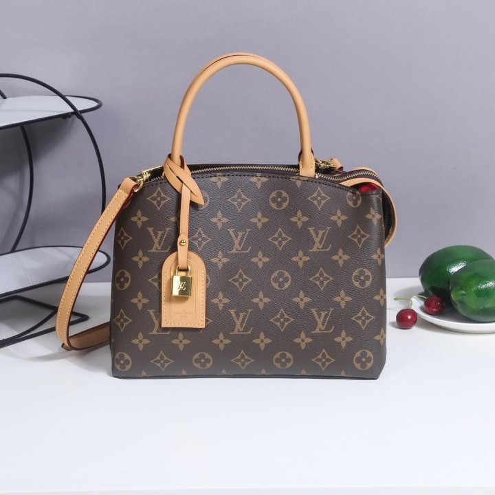 LV 루이비통 쁘띠드 팔레 