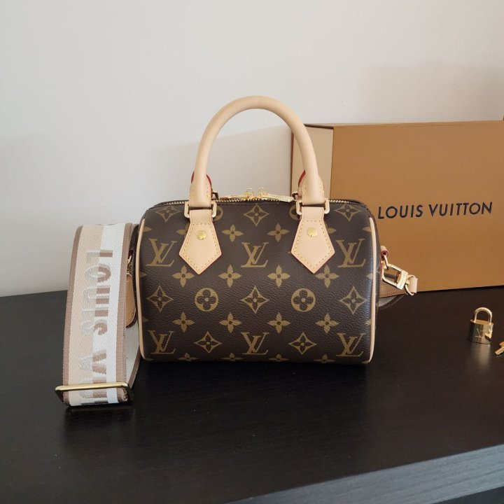 LV 루이비통 반둘리에 20 