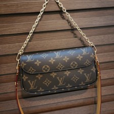 LV 루이비통 아이비 WOC 