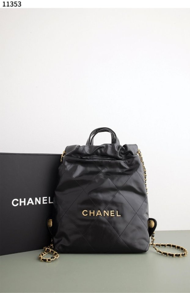 CN 샤넬 22 Backpack Shiny Calfskin & Gold Lacquered Black  