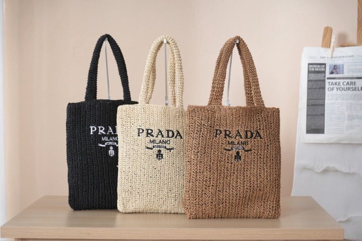 PD 프라다 라피아 롱 토트백
