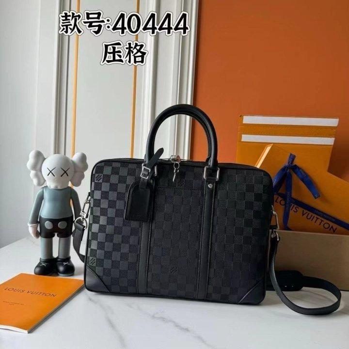 LV 루이비통 포르트 보야주